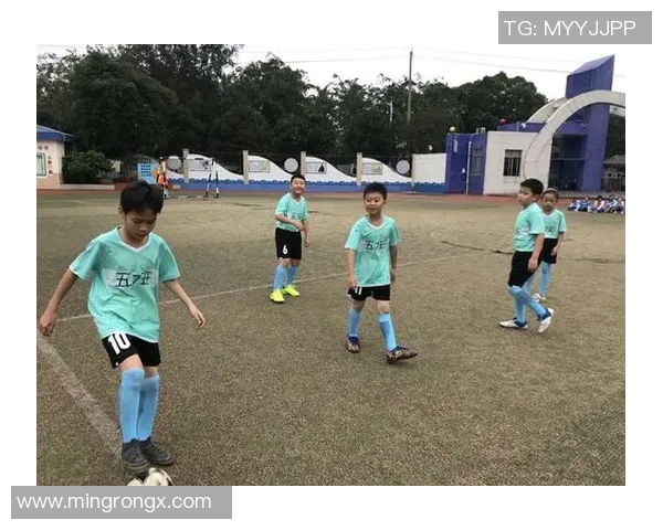 足球明星童子军的成长之路与梦想追逐之旅